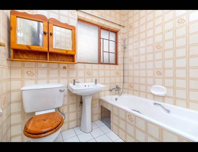 4 BEDROOM FREEHOLD FOR SALE IN WELTEVREDEN PARK